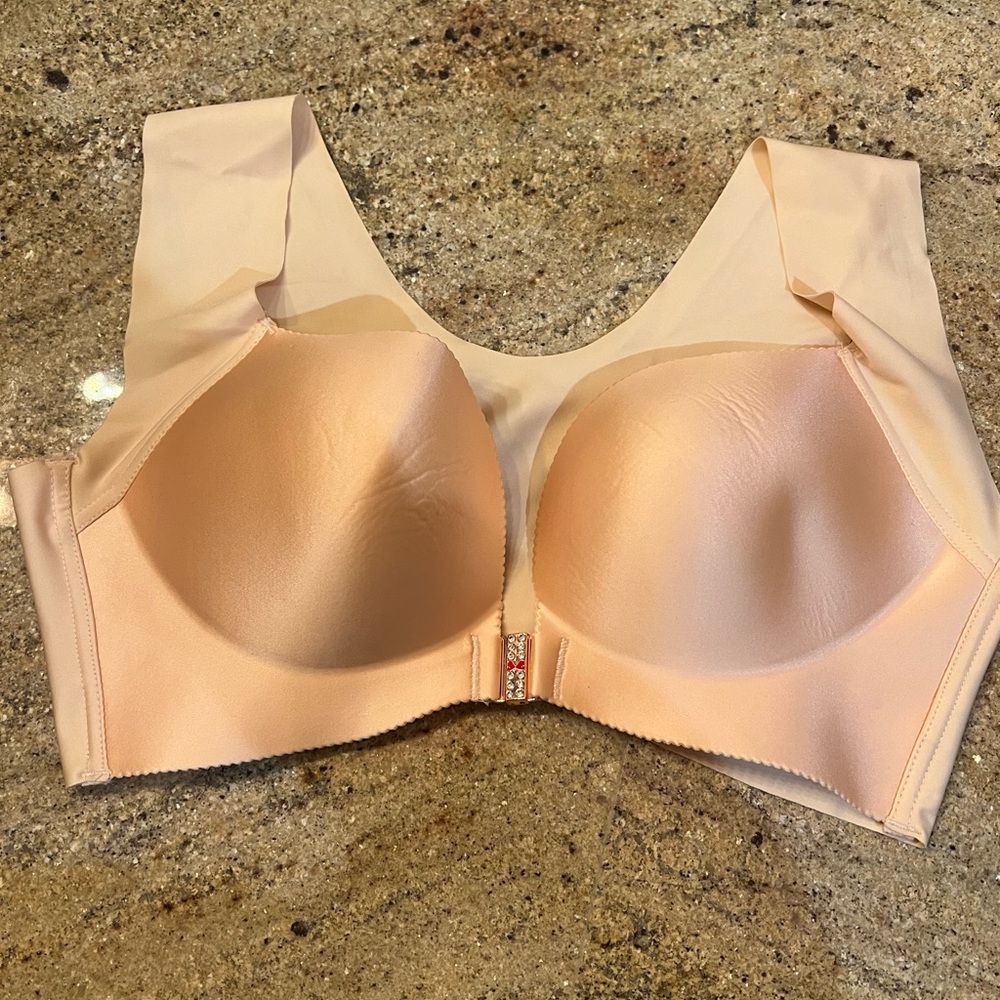 NWOT Front Fastening Wireless Bra
